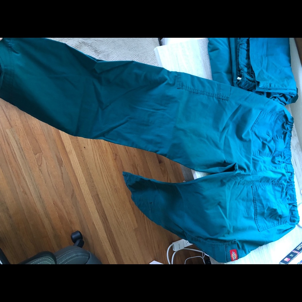 Dickies M scrub set (1 top, 2 bottoms) Hunter Grn